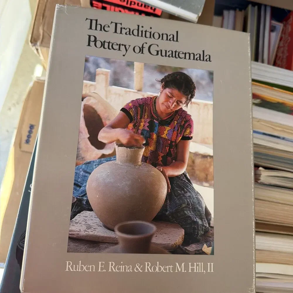 The Traditional Pottery‎ of Guatemala Hardcover Ruben Reina & Robert M. HILL